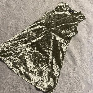 Dereck heart crushed velvet dress m10/12